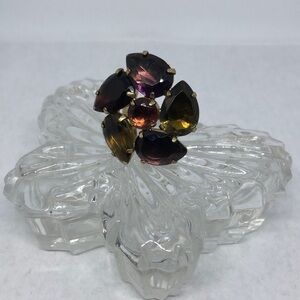 Vintage brassy gold rhinestone flower shape dressy large costume ring